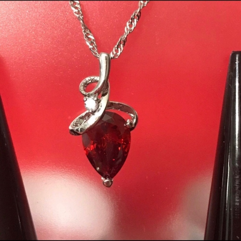 🔴Gold Filled Necklace with drop Pendant.